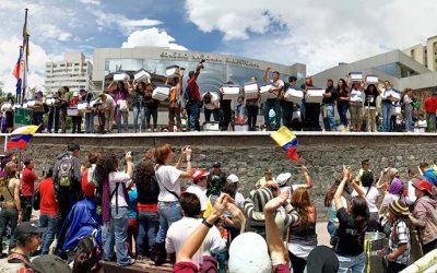 Autoridad electoral Ecuador recibe miles de firmas que piden consulta Yasuní